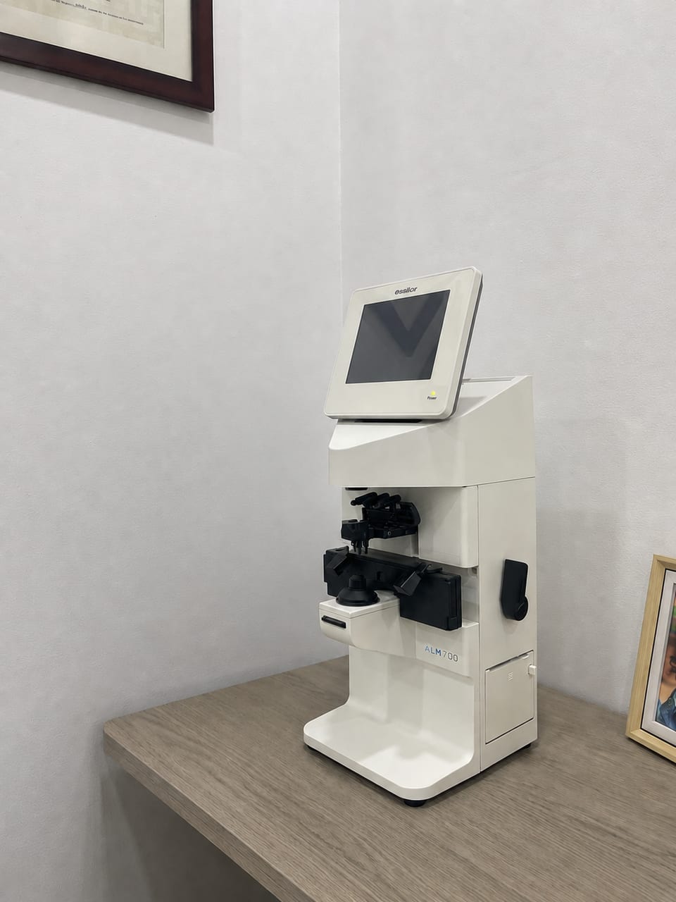 Lensómetro digital Essilor ALM 700